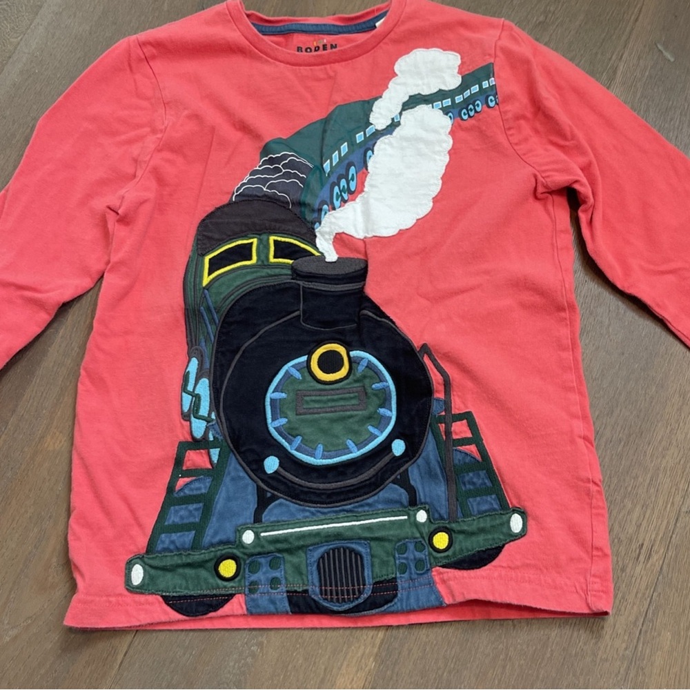 Boden Tshirt 
Size 9-10